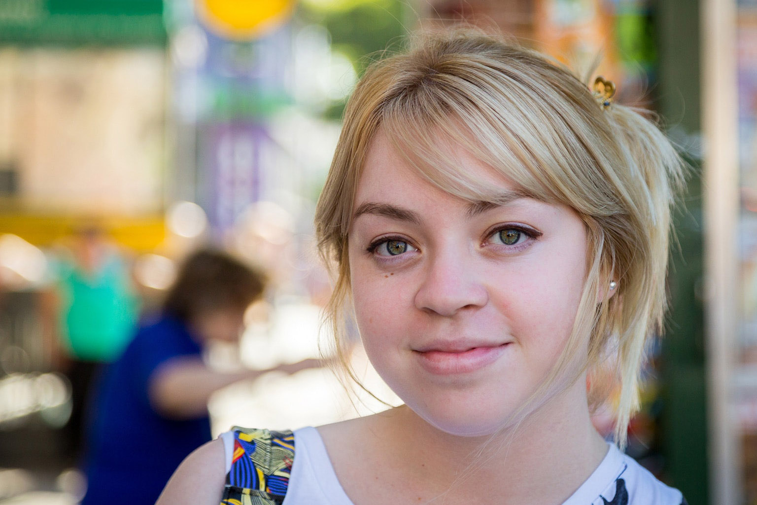 Romina: 23 years old lives in the city of Quilmes, studies in the City of Buenos Aires and works for a non-profit organization designed to help children, adolescents and young people.<br>Three years ago she took the decision to collaborate ad honorem because helping is what makes her happier.
