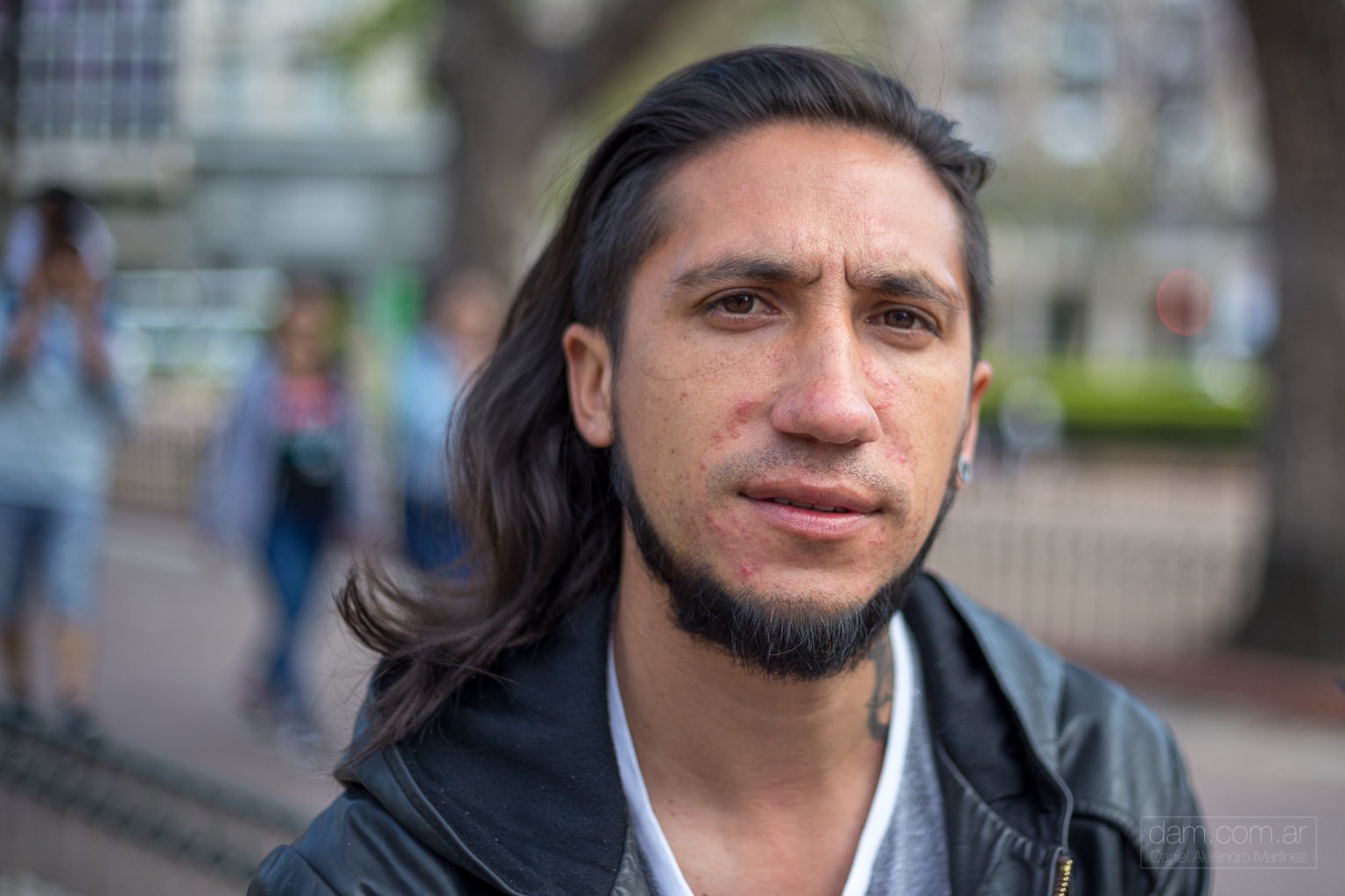 Ezequiel: 34 years old, from Grand Bourg Buenos Aires. <br> He studied tourism guide, worked in an agency for a while but decided to make and build his own story within the same field, with a unique charisma, identifies each tourist profile like nobody else. <br> Now manage his times and enjoys the things that life gives.