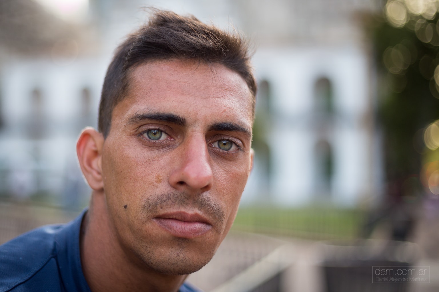 Adrian: 31 years old, born in Villa Puerta de Hierro Buenos Aires. <br> Currently homeless, he sleeps in Plaza de Mayo by choice. He could not stand the tension and imminent danger in his neighborhood. Everyday he sees situations such as to commit a crime but he knows that there is something that helps him not to be tempted, he receives help from anonimate people.